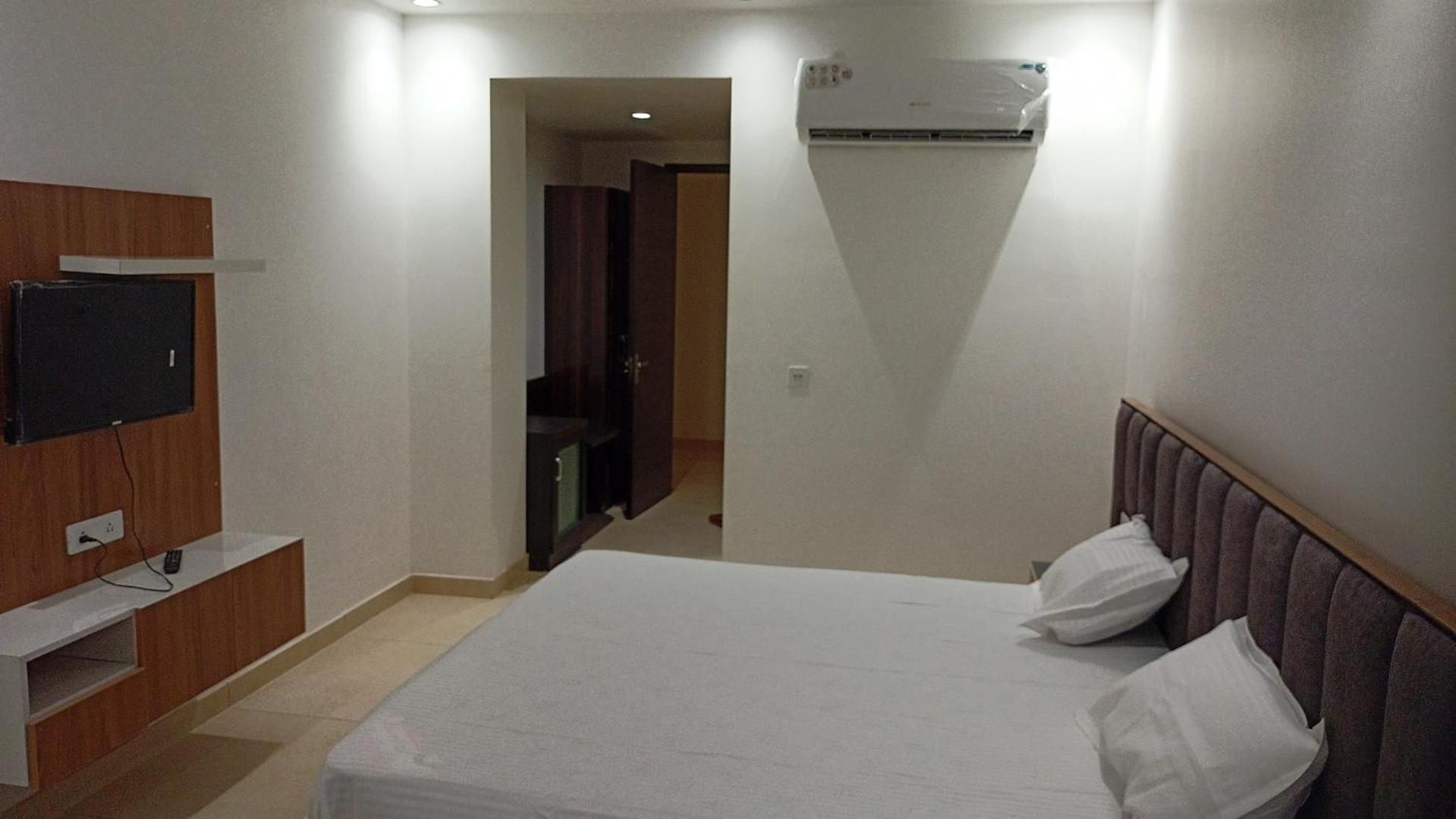 Hotel Skylark & Banquet Palwal Exterior foto